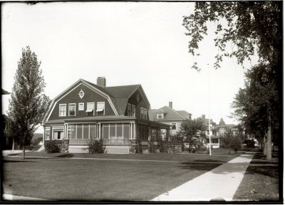 Main Street opposite Goodall Library
Undated. The house in the foreground, 949 Main Street, is currently the law offices of Bourque and Clegg. The next house is now the Oakwood Inn. The house in the distance, with the round tower, was the home of Louis B. Goodall (now the parking lot of Ballenger automobiles.)
